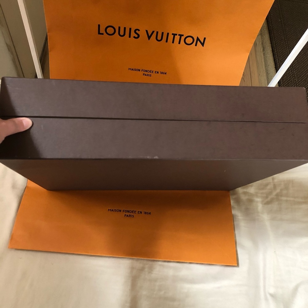 Authentic LV Box - Picture 4 of 12